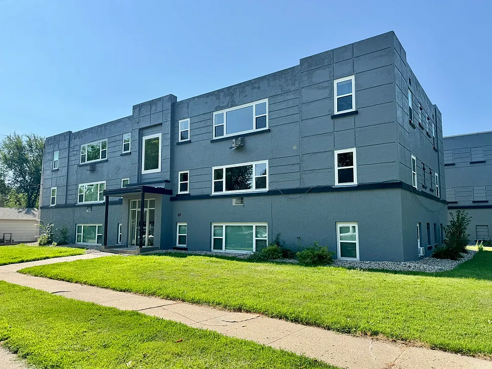 10 9th Ave NE #5
