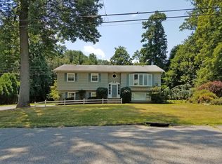 3 N Amundsen Ln, Airmont, NY 10901