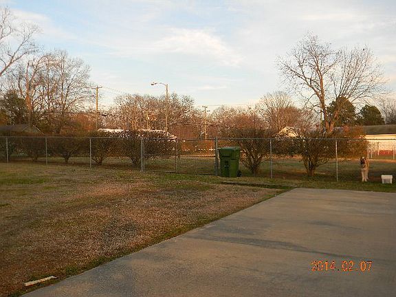 3rd image of 1004 Oakley Ave