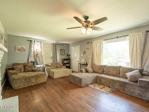 4th image of 205 Highland Cir