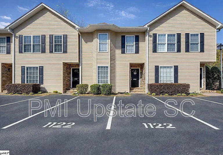1122 E Lee Rd — Photo 1
