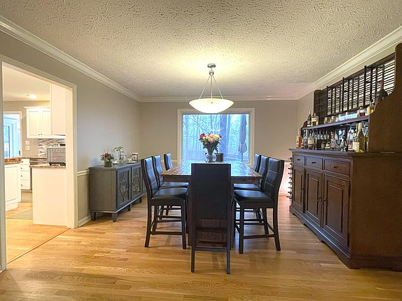 2nd image of 785 Sugarbush Dr