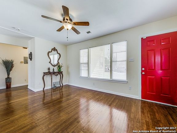 4th image of 203 Radiance Ave