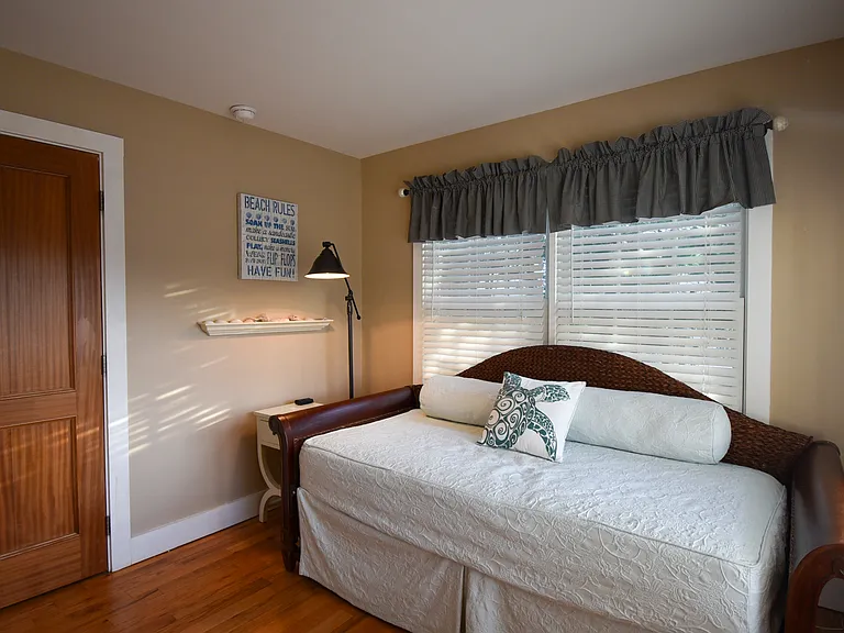21 Bayside Ave — Photo 18