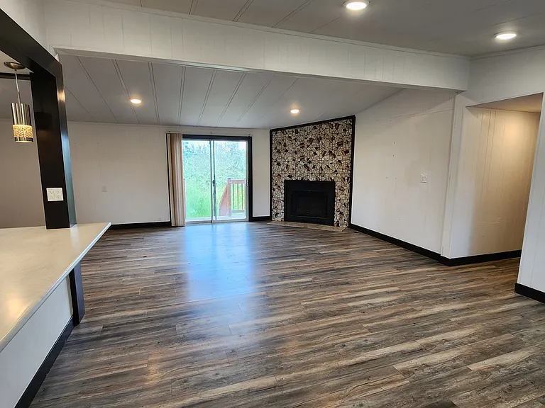 609 W Main St — Photo 4