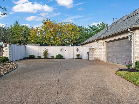 4th image of 3803 Park Meadow Ln