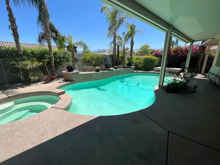 7 Dickens Ct — Photo 2