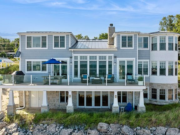 2nd image of 3698 Lake Shore Dr