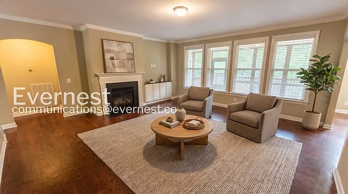 4 bed, 3.5 bath, 4200 sqft, $4,695 — Photo 3