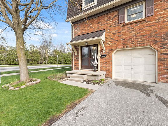 3rd image of 900 Pond View Rd