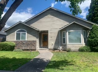 151 SW Vicki Ln, Grants Pass, OR 97526