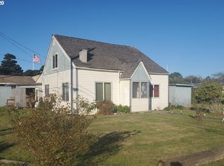 87583 19th St SW, Bandon, OR 97411