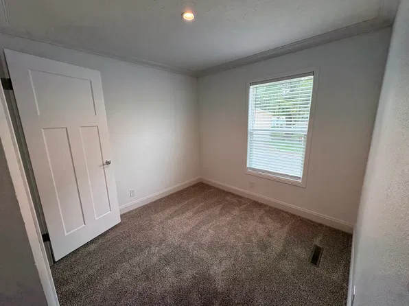 17311 E Us Highway 40 Unit G16, Independence, MO 64055