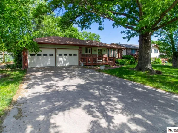 6208 Dogwood Cir, Lincoln, NE 68516