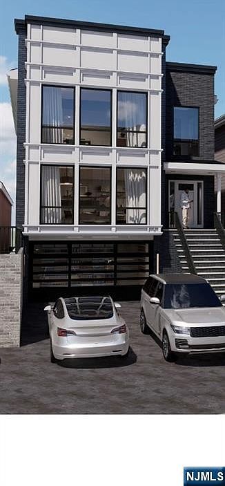 2nd image of 8 Cleveland St
