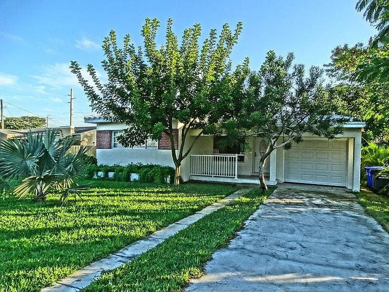 2418 Van Buren St — Photo 2