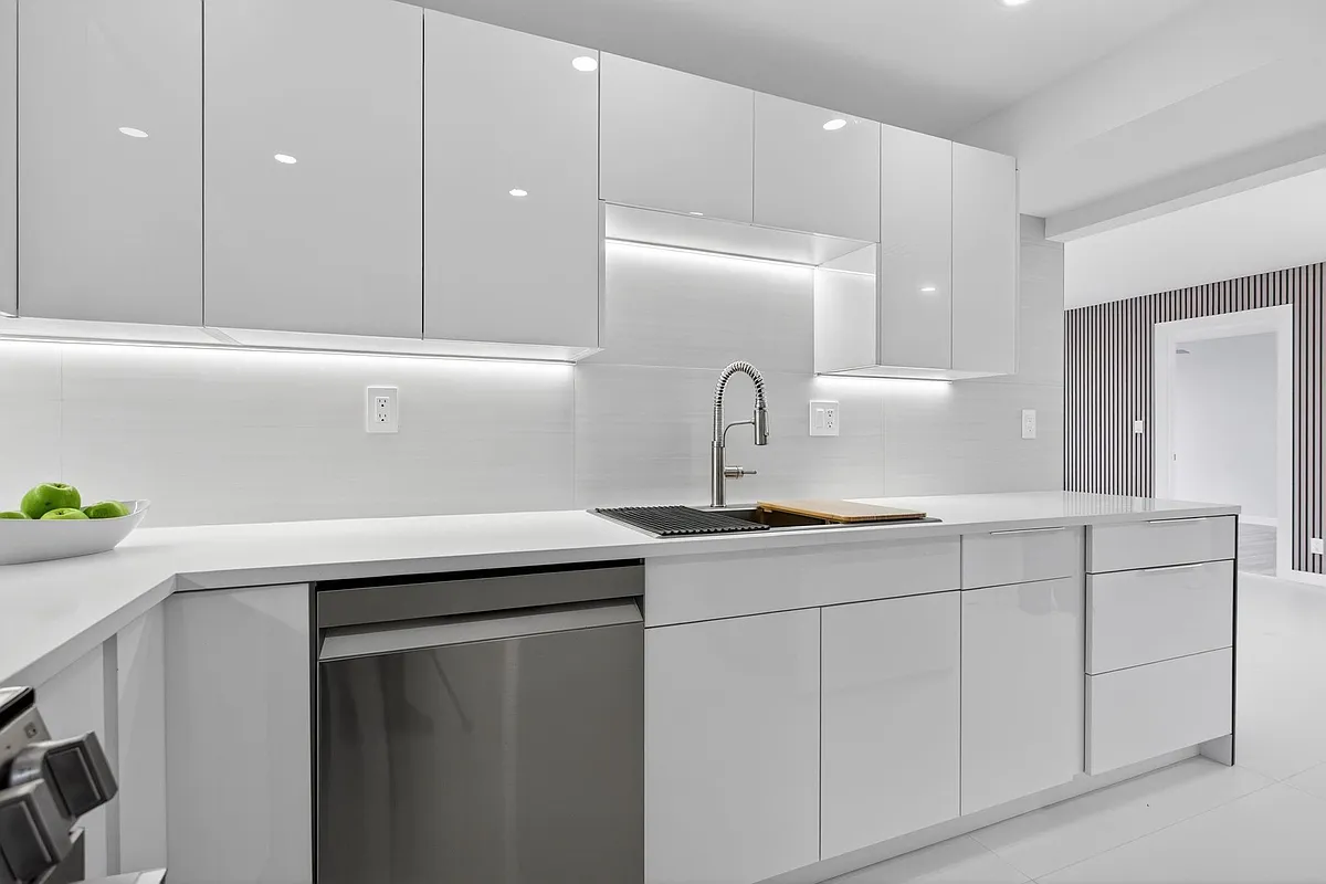 Building Photo - 525 N Ocean Blvd #422
