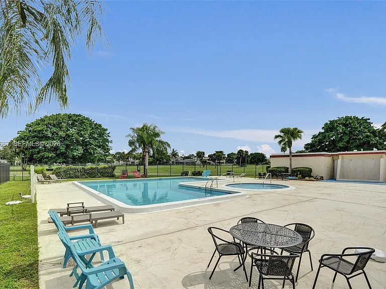 9540 NW 65th St #D8 — Photo 49