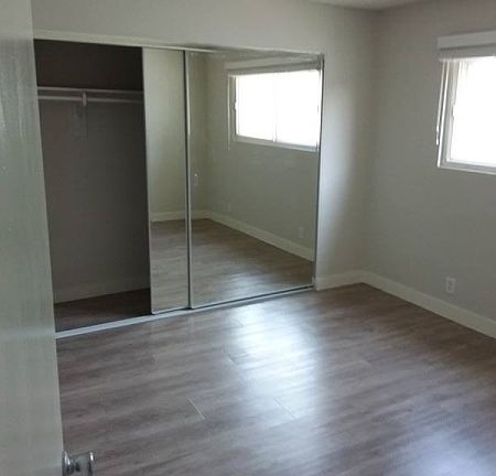 4th image of 6706 Hayvenhurst Ave APT 3