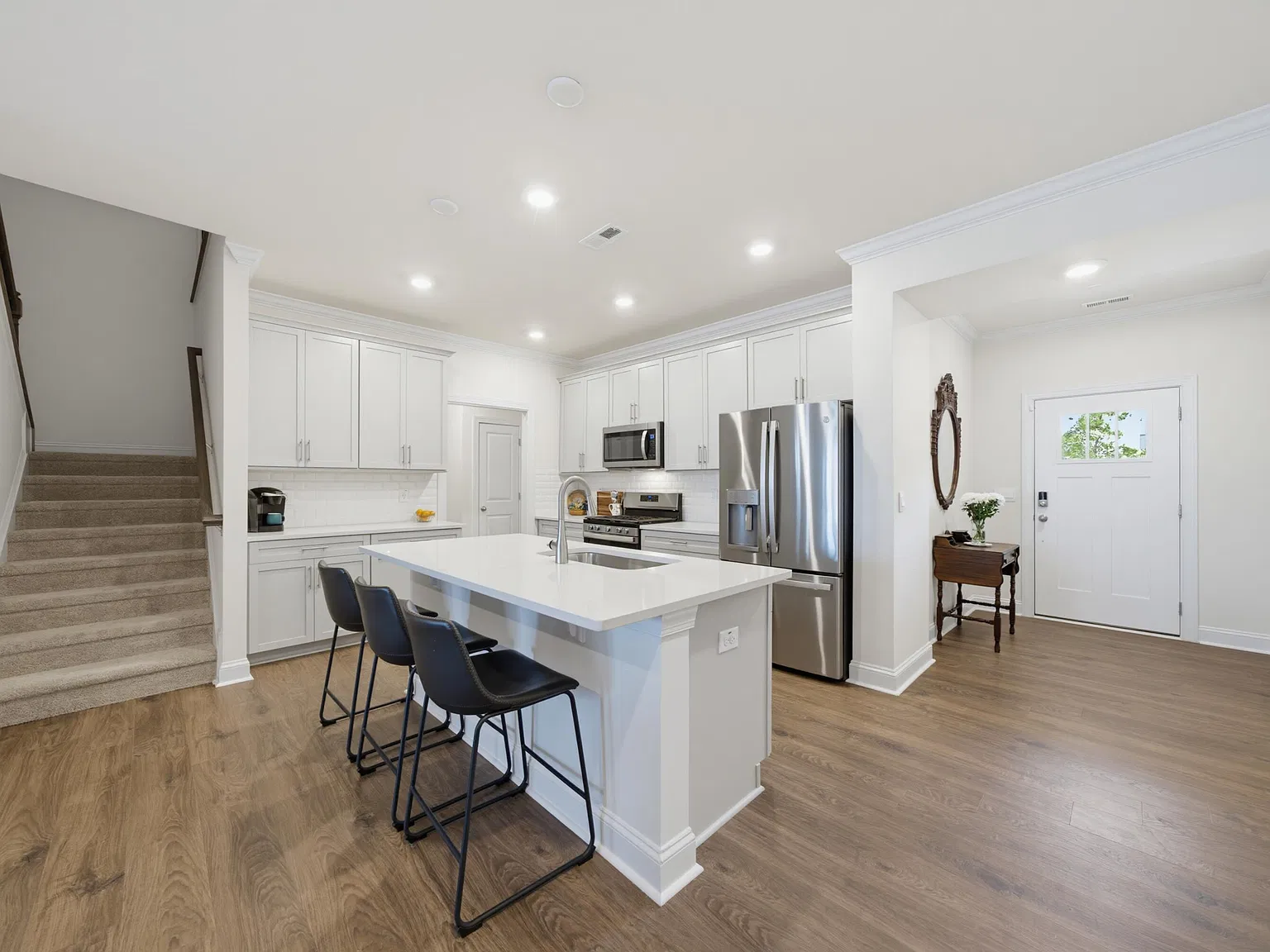 4 bed, 3.0 bath, 2561 sqft, $2,250 — Photo 4