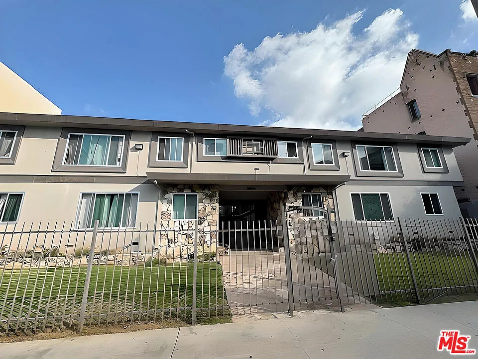228 S Mariposa Ave #17