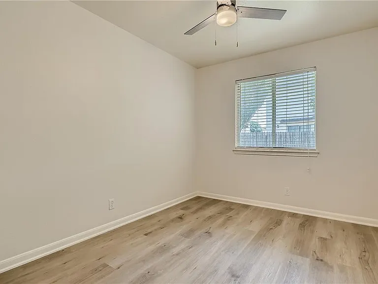 102 Osage Ct — Photo 26
