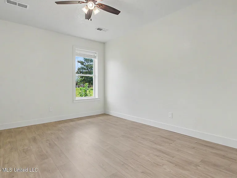 15216 Shriners Blvd — Photo 16