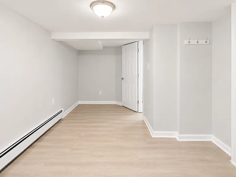 93 Hollywood Ave — Photo 8