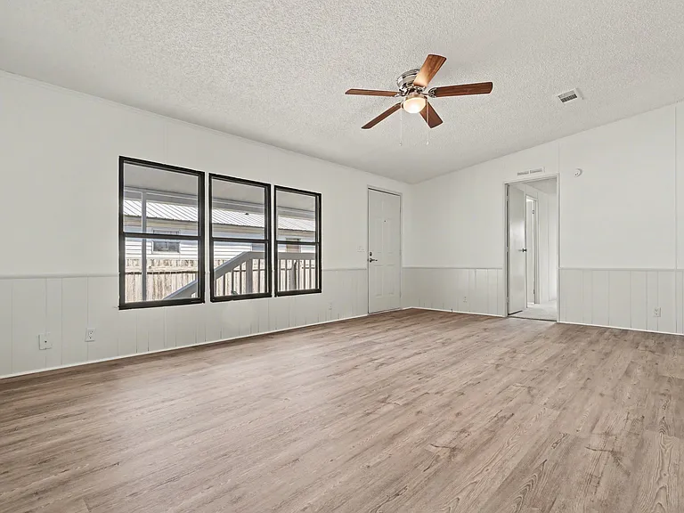 7624 Timberwood Dr — Photo 3