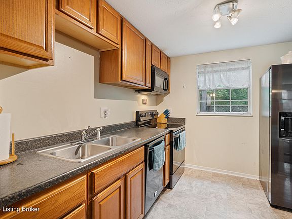 4th image of 4018 Northumberland Dr