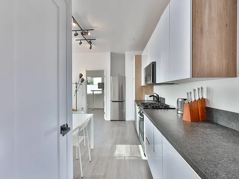 3407 N Mountain View Dr — Photo 20