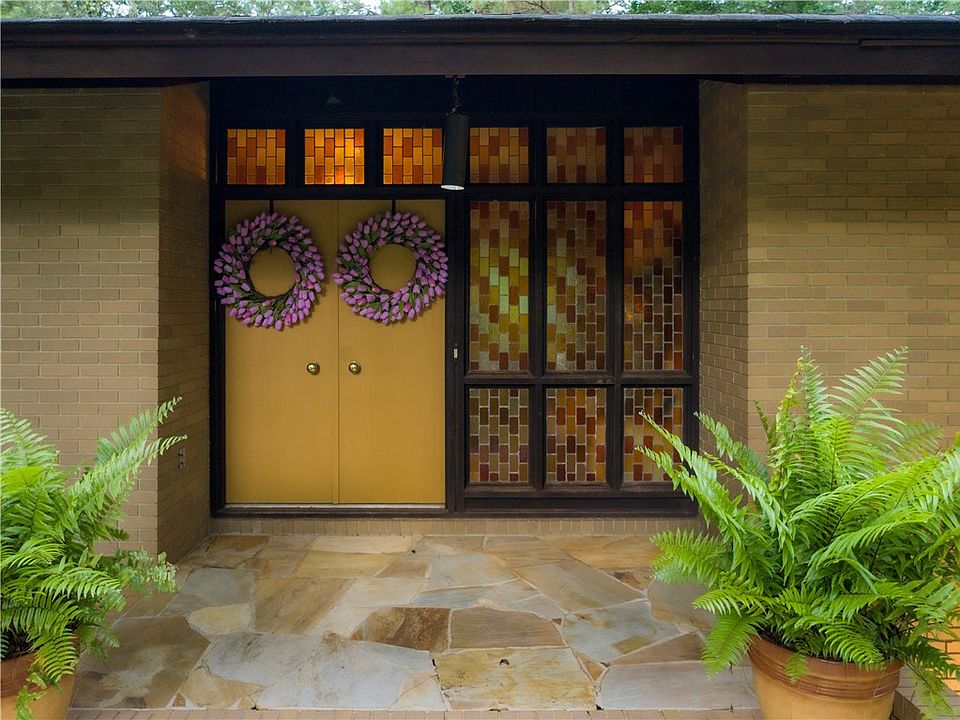 1st image of 498 Cary Dr