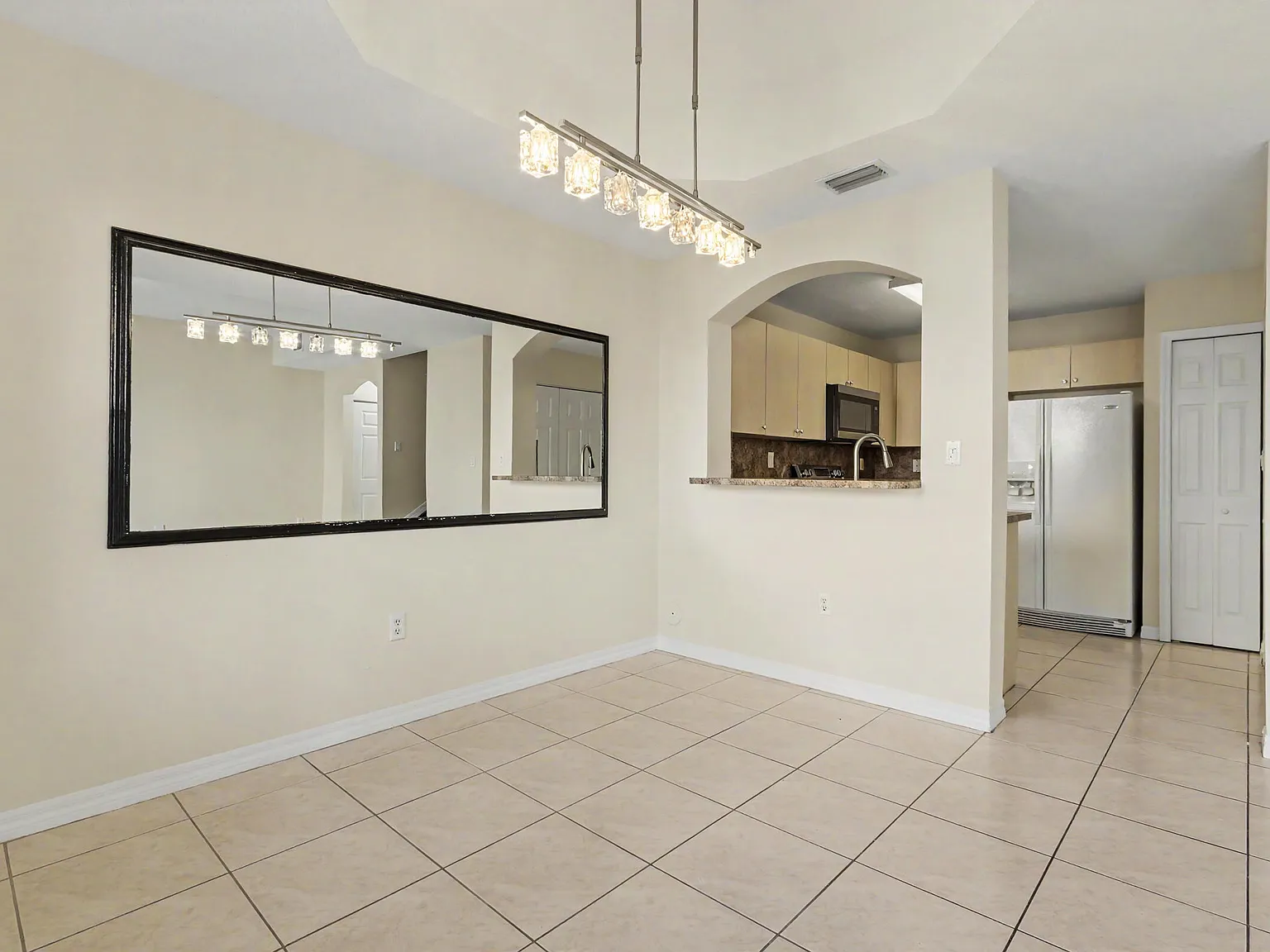 2 bed, 2.5 bath, 1100 sqft, $2,200 — Photo 3
