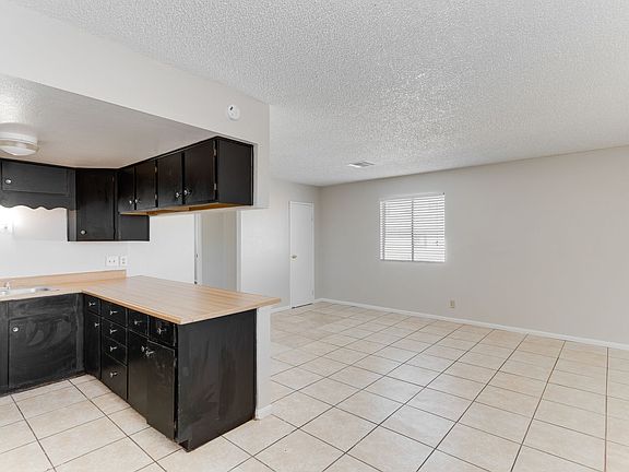 2nd image of 805 Palo Verde Dr APT C