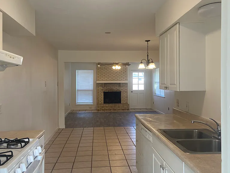 212 N Bowser Rd — Photo 3