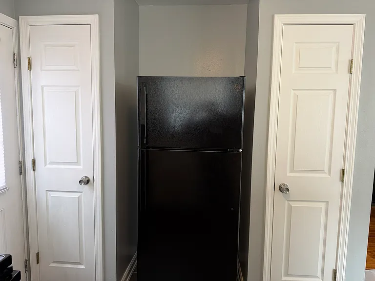 2137 Timoleon St — Photo 9