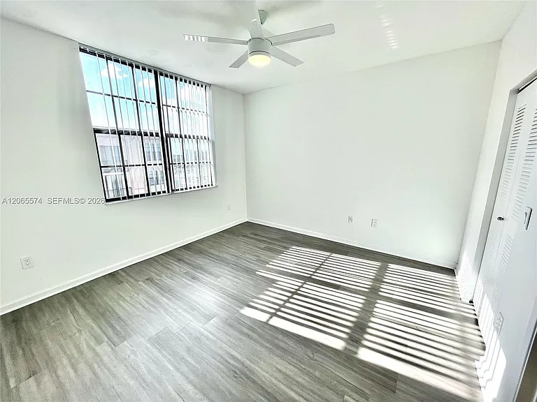 1919 Van Buren St #818A — Photo 14