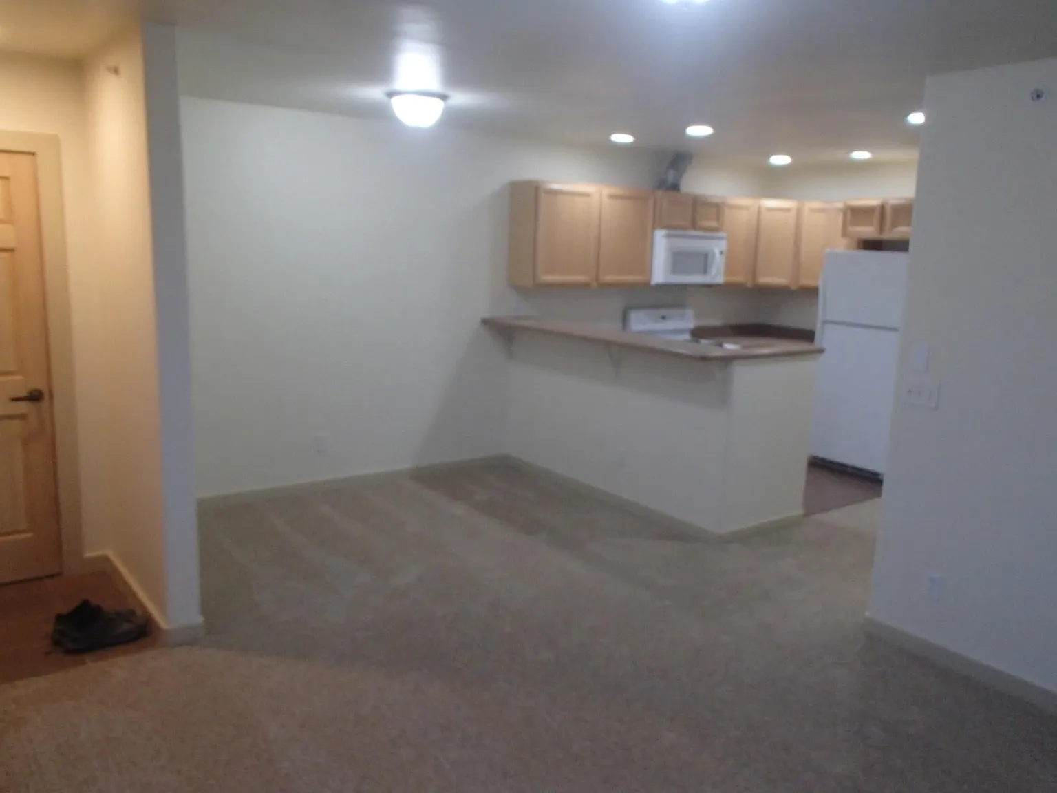 2 bed, 750 sqft, $1,400 — Photo 3