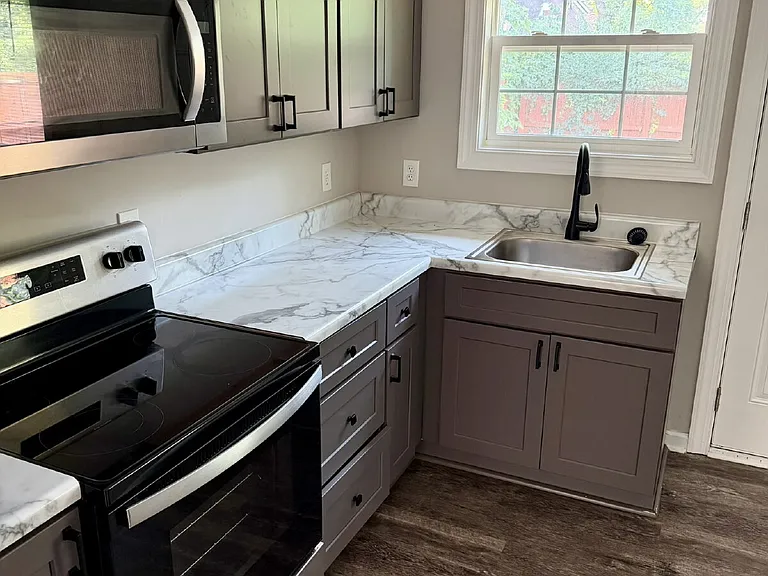 2020 Greenwood Cir #B — Photo 4