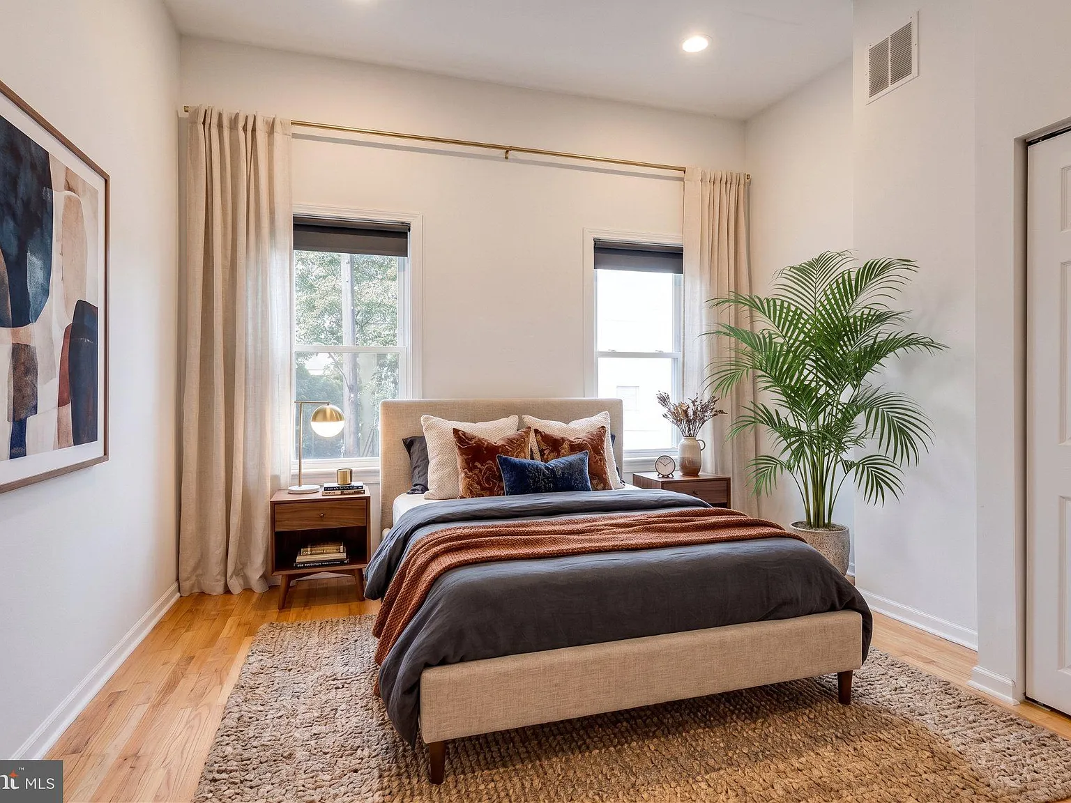 2 bed, 978 sqft, $1,675 — Photo 2