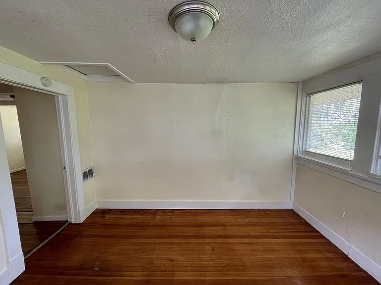 4415 Forest Ave — Photo 37