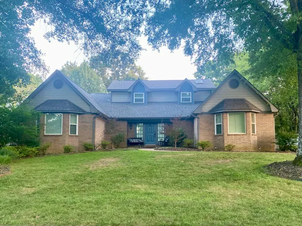 8808 Canterbury Cv, Fort Smith, AR 72903