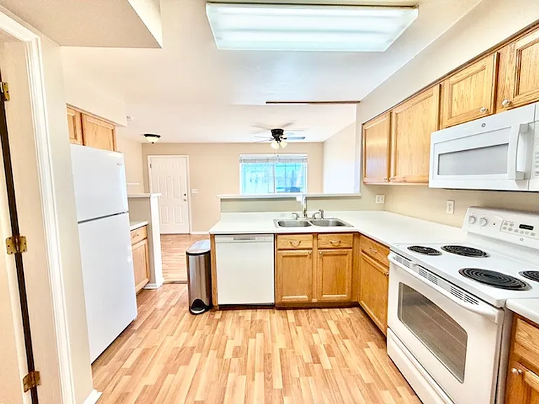 1085 W 112th Ave #B — Photo 3