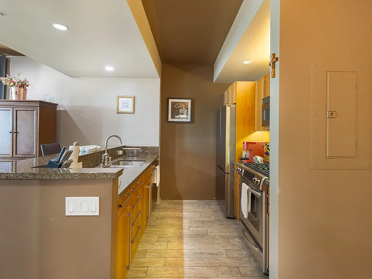 321 10th Ave #1406 — Photo 4