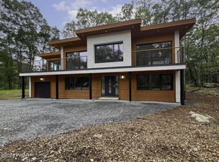 118 Ridgeway Dr., Lords Valley, PA 18428