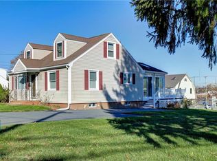 30 Westwood Rd, Bristol, RI 02809