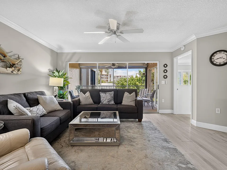 275 Palm Ave #D203