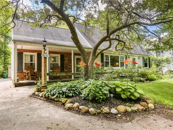 8247 Summit Dr, Chagrin Falls, OH 44023