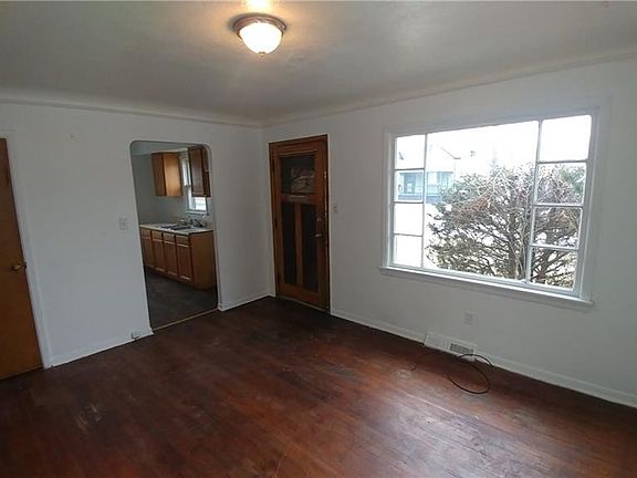 4th image of 11714 Brookfield Ave