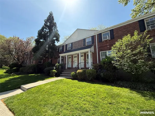 191 Knickerbocker Rd APT 3, Englewood, NJ 07631